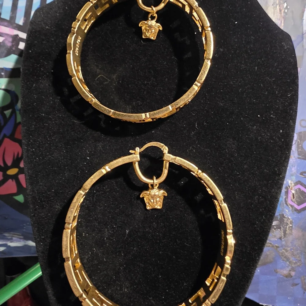 USED....FENDACE Gold Medusa BIG hoop earrings. - Picture 7 of 11
